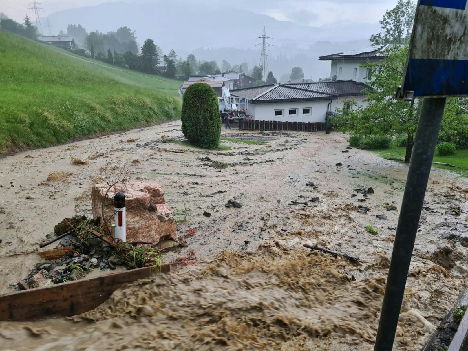 Ein heftiges Unwetter sorgte am 9. Juni 2021 im Bezirk Kitzbühel für Überflutung.&nbsp;