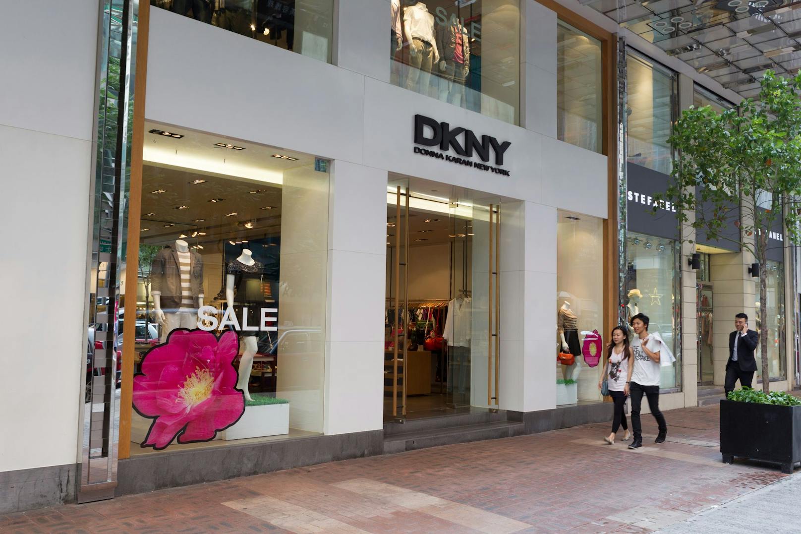Donna Karan und DKNY blicken seit 2019 in eine pelzfreie Zukunft. 