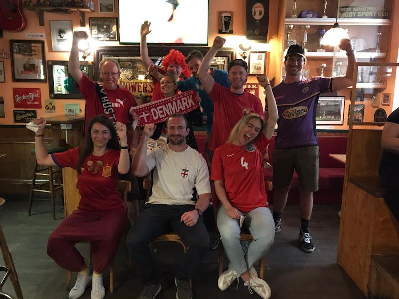 Die Fußballfans freuen sich schon auf die Übertragungen im Chelsea Pub.