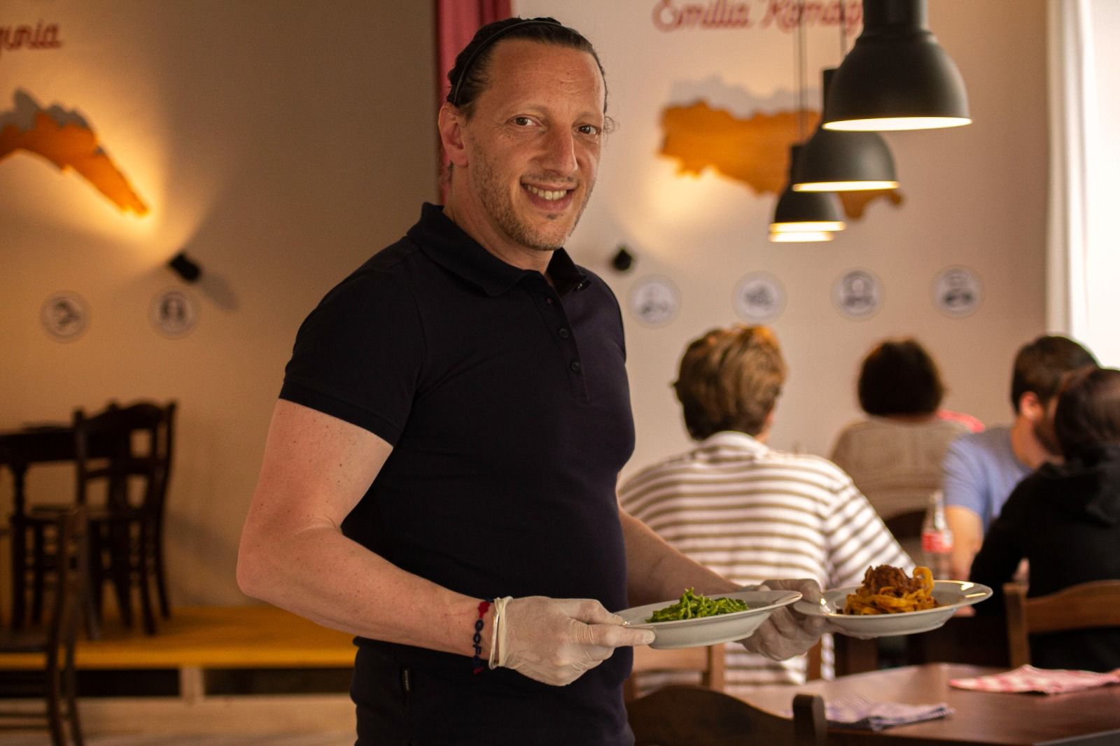 Chef Mario Colombelli serviert Pasta-Spezialitäten im Cibaria Italiana.