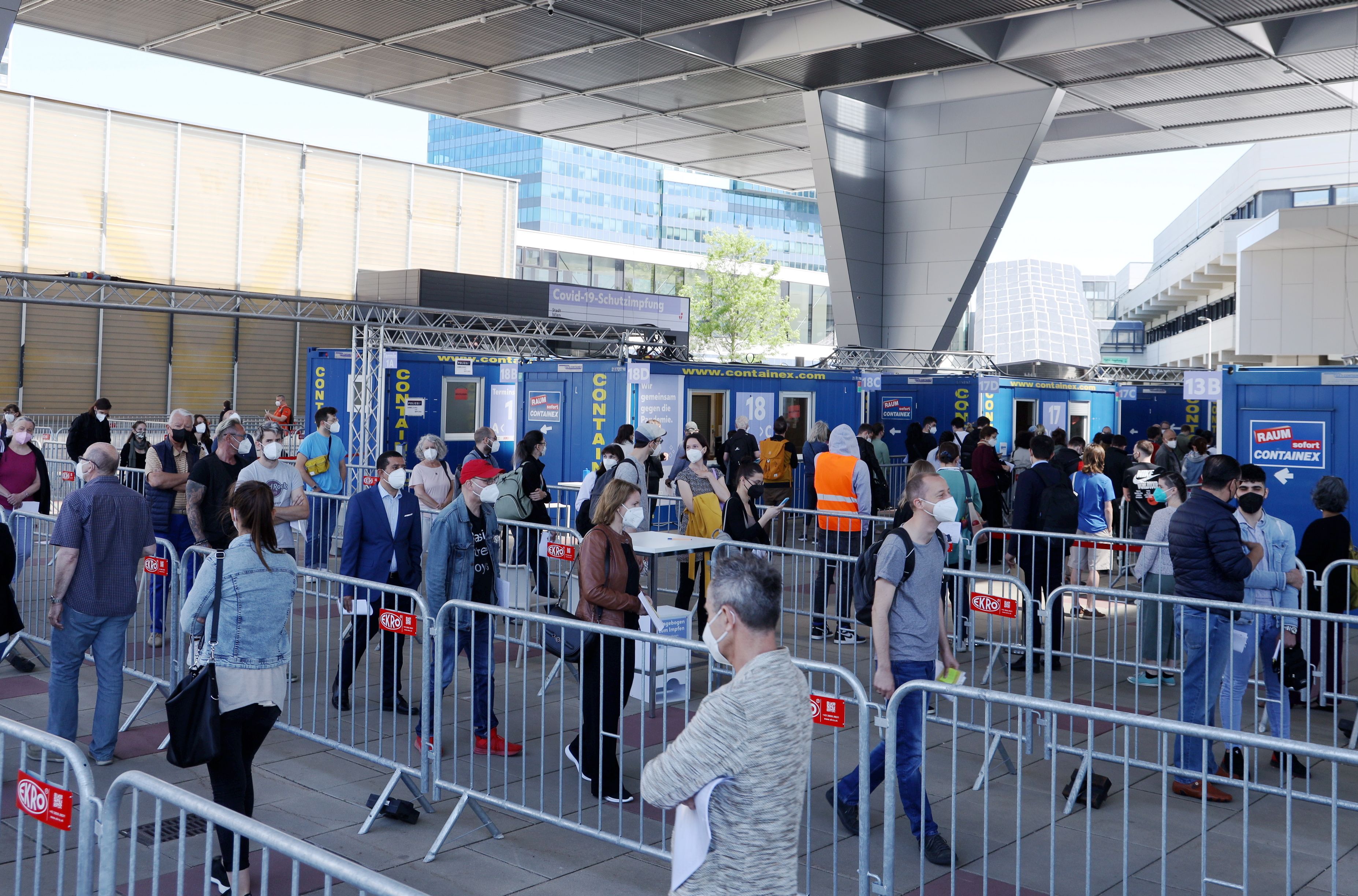 Blick auf die Impfstraße im Austria Center Wien. 
