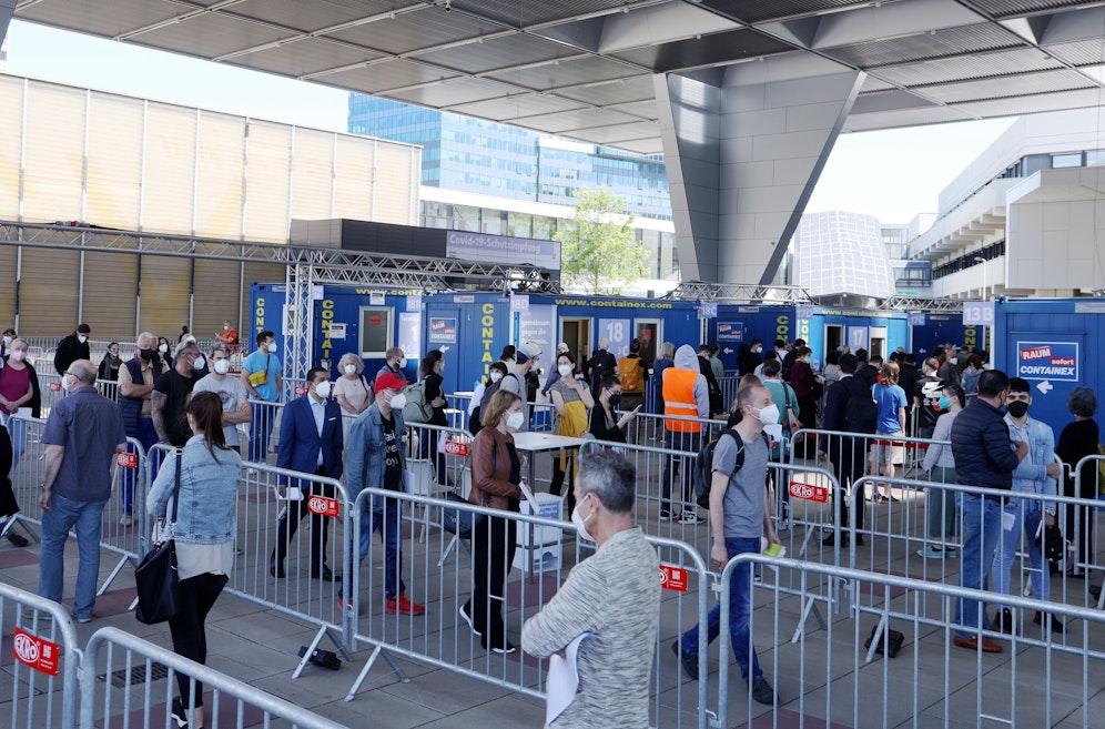 Blick auf die Impfstraße im Austria Center Wien. 