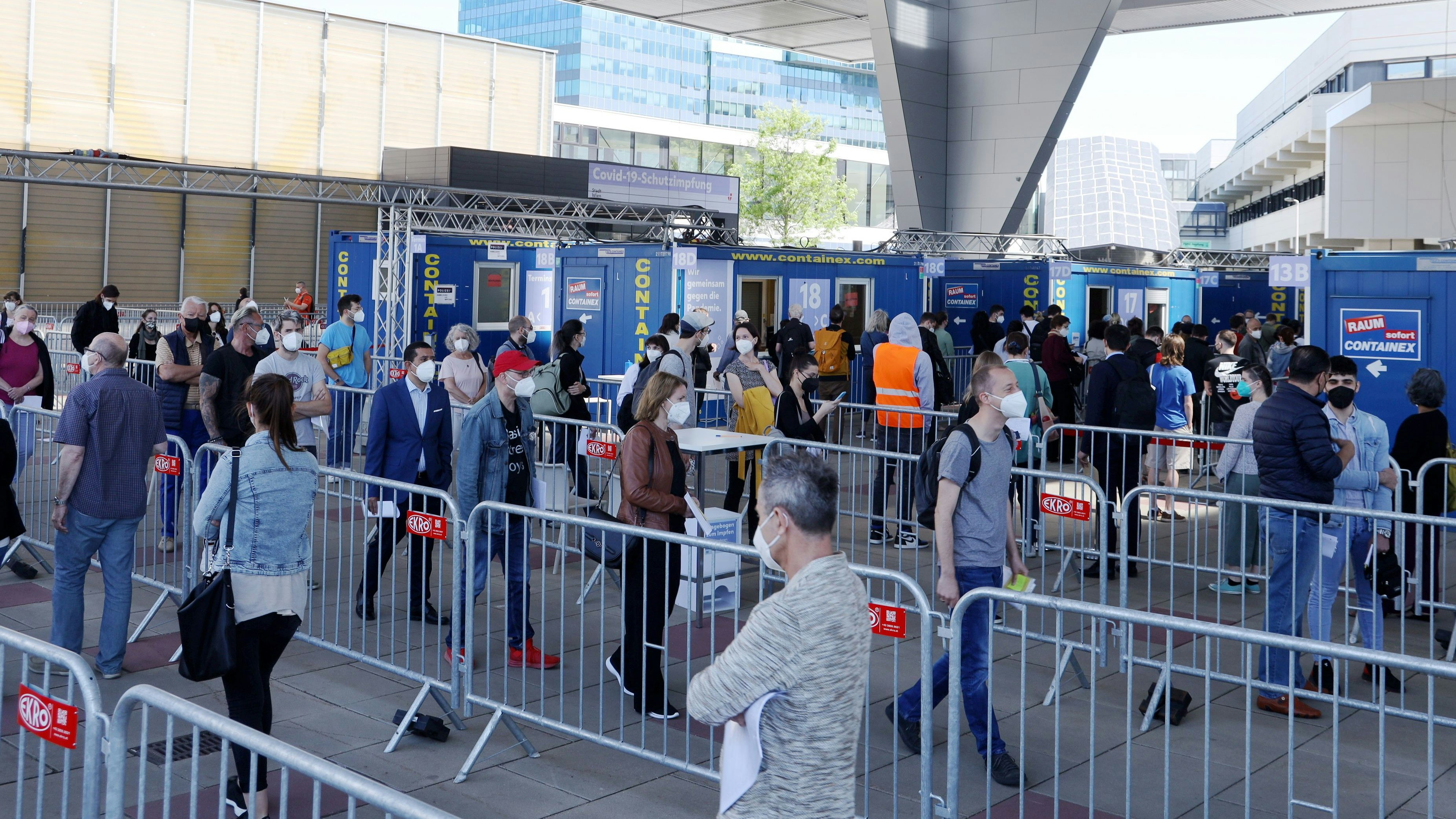 Blick auf die Impfstraße im Austria Center Wien. 