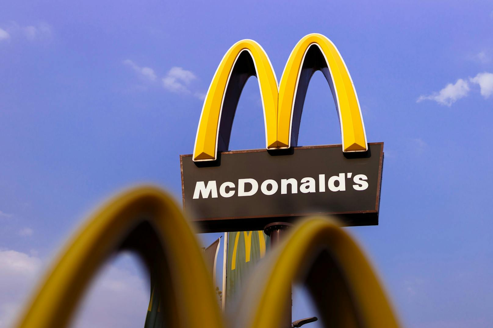 Cyberkriminelle haben Kunden- und Mitarbeiterinformationen der Fast-Food-Kette McDonald’s gestohlen. (Archivbild)