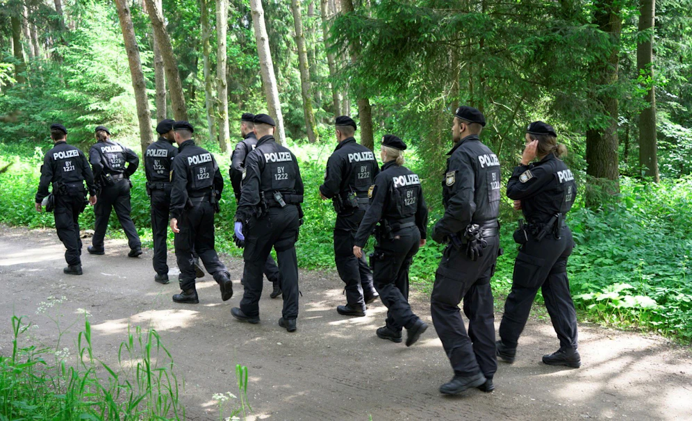 Nach dem Überfall auf eine 44-jährige Spaziergängerin fahndet die Polizei mit Hochdruck nach dem Täter.&nbsp;