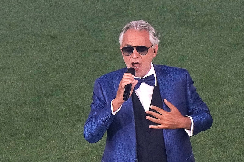 Andrea Bocelli stimmte "Nessun Dorma" an. 