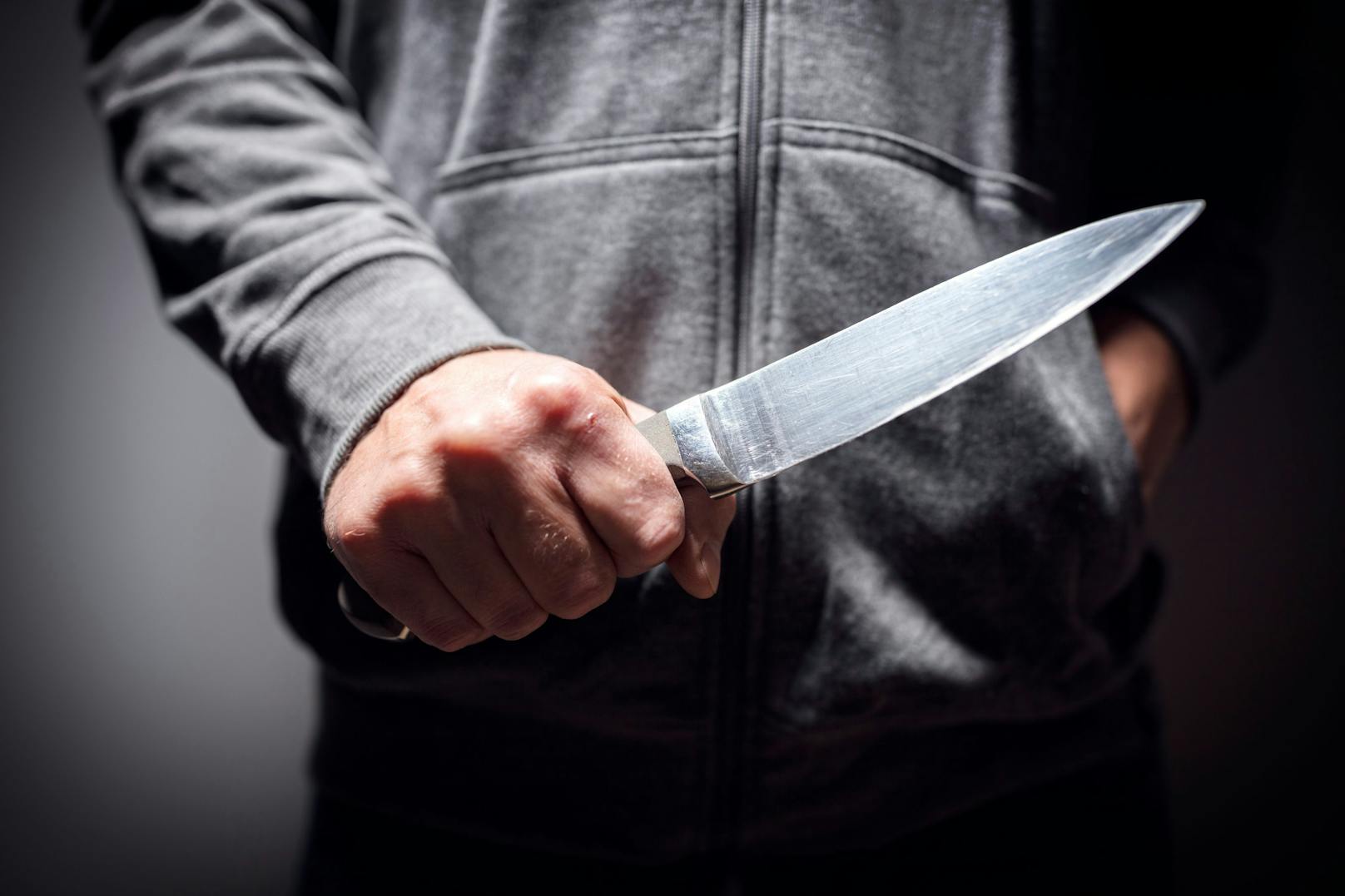 14-Jähriger bedroht Mitschüler in der Klasse mit Messer
