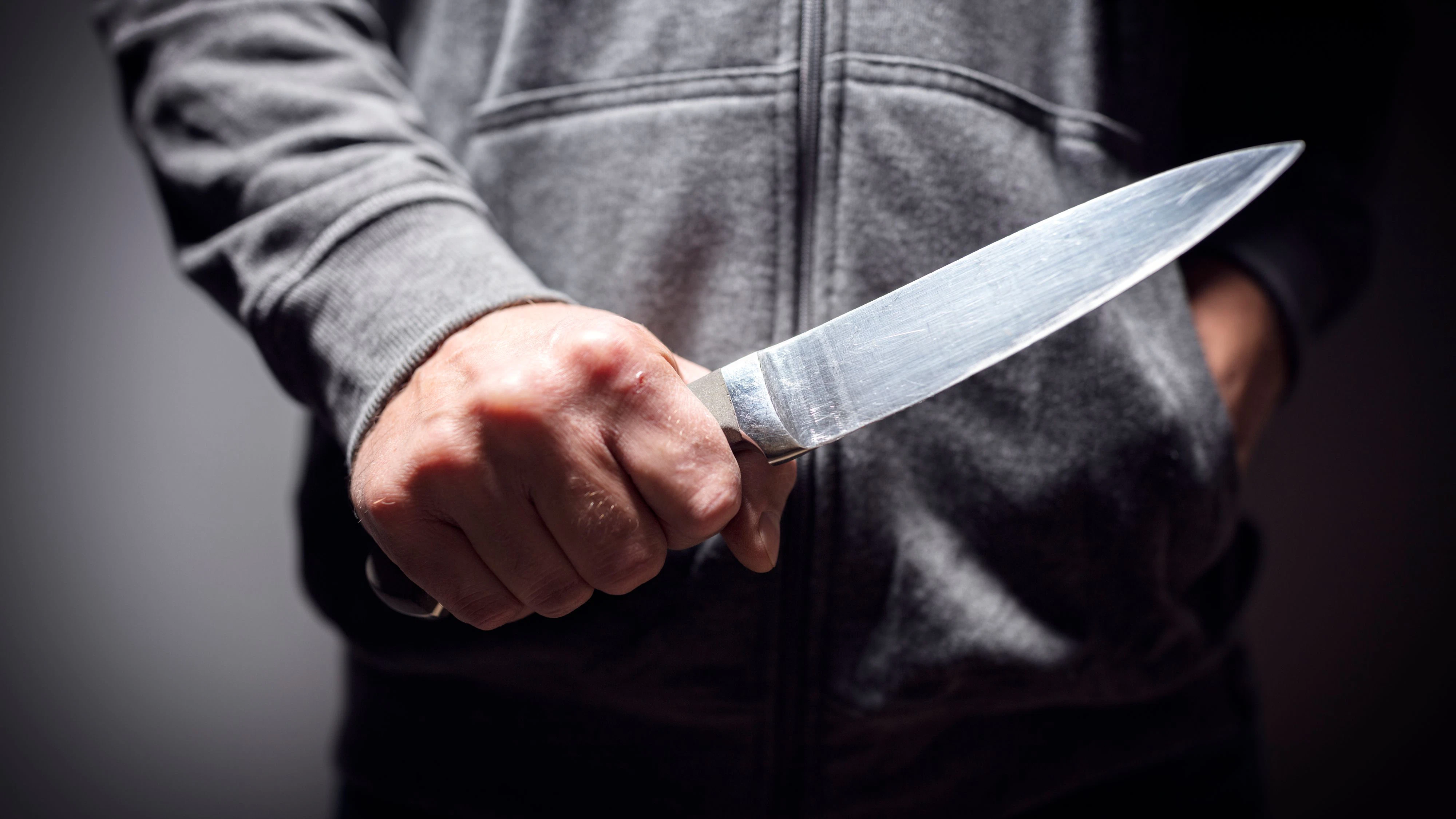 Drohung mit einem Küchenmesser