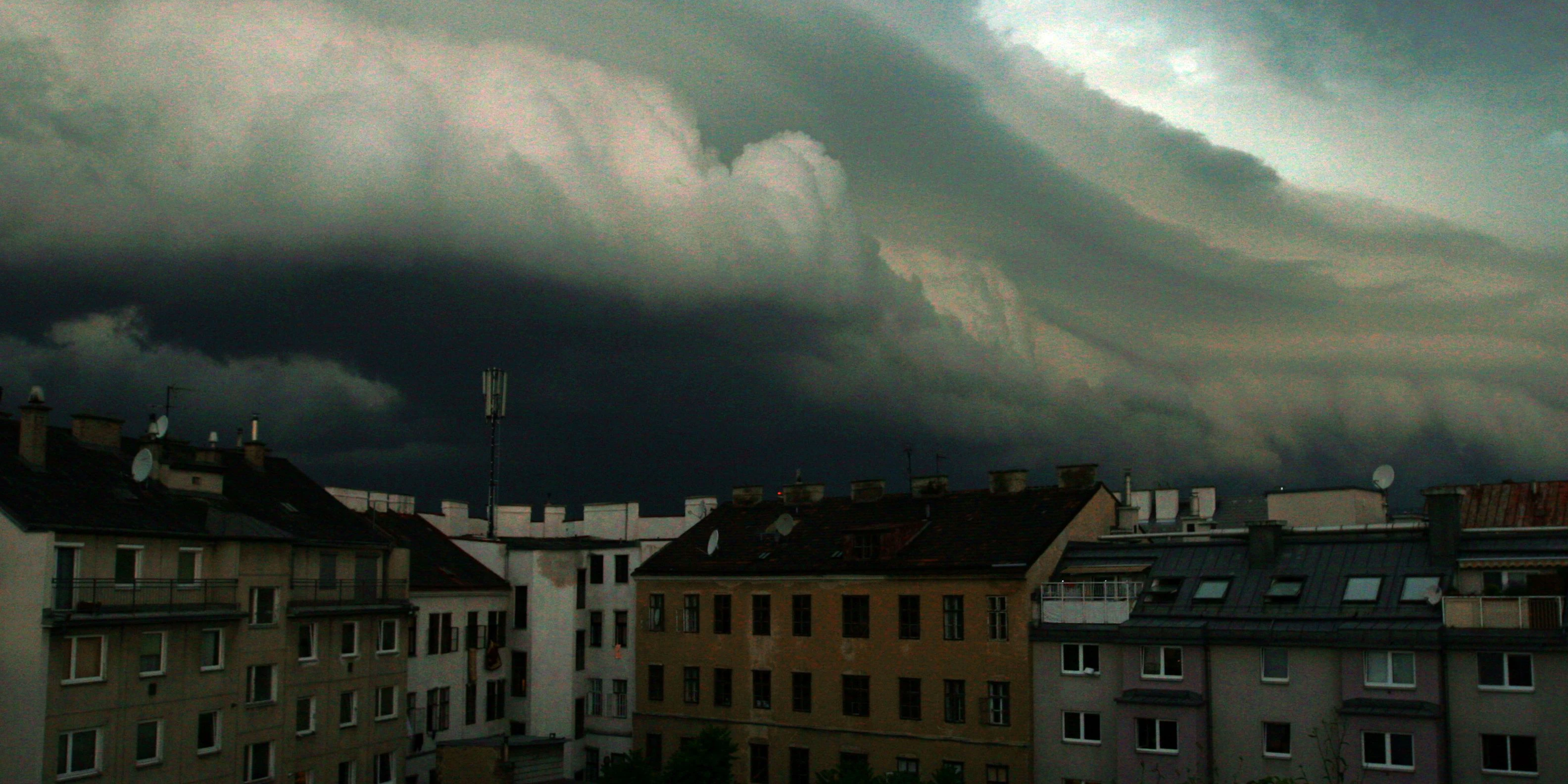 Eine Gewitterfront zieht über Wien. Archivbild