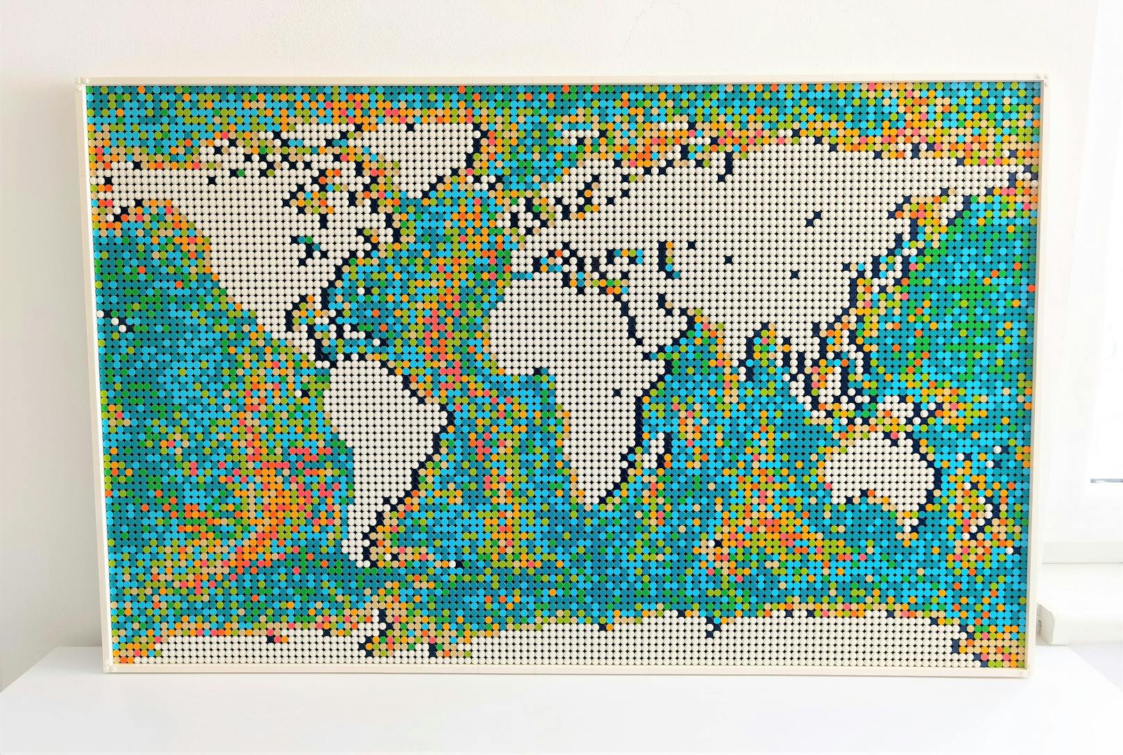 LEGO hat mit der "LEGO Art World Map" nicht nur das bisher größte Set aller Zeiten auf den Markt gebracht, sondern auch den vormaligen Rekord um gleich 2.659 Teile überboten.