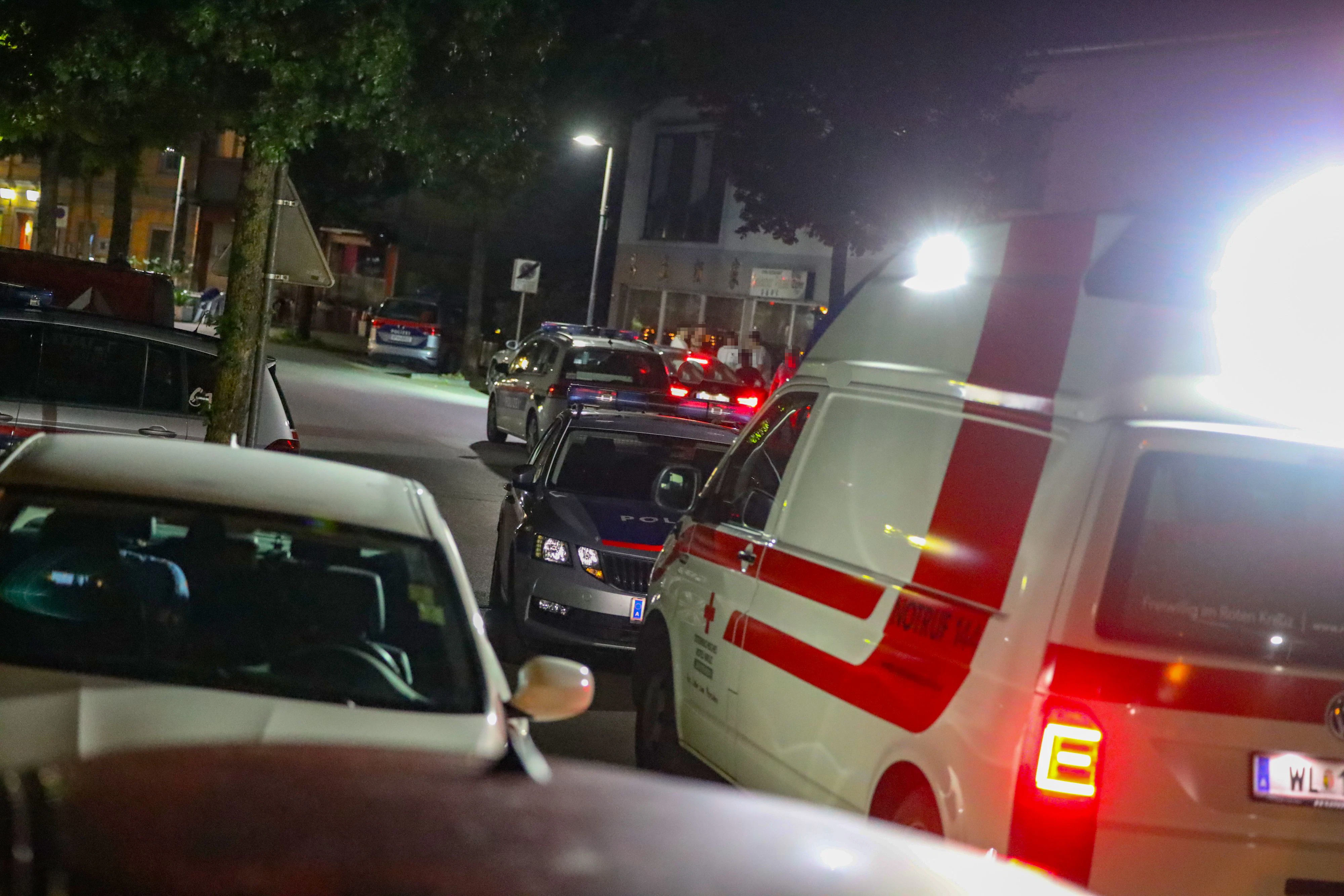 perrstunde in Marchtrenk endet mit Großeinsatz der Polizei nach gemeldeter Massenschlägerei