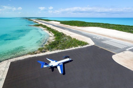 Die größten Kaufargumente für "Blue Island": Die unschlagbare Privatsphäre und der eigene Flughafen.
