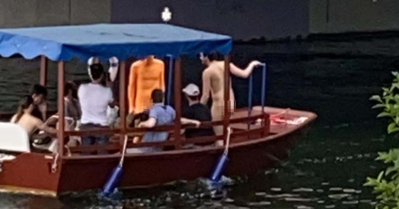 Diesen Wienern wurde beim Bootfahren scheinbar zu heiß