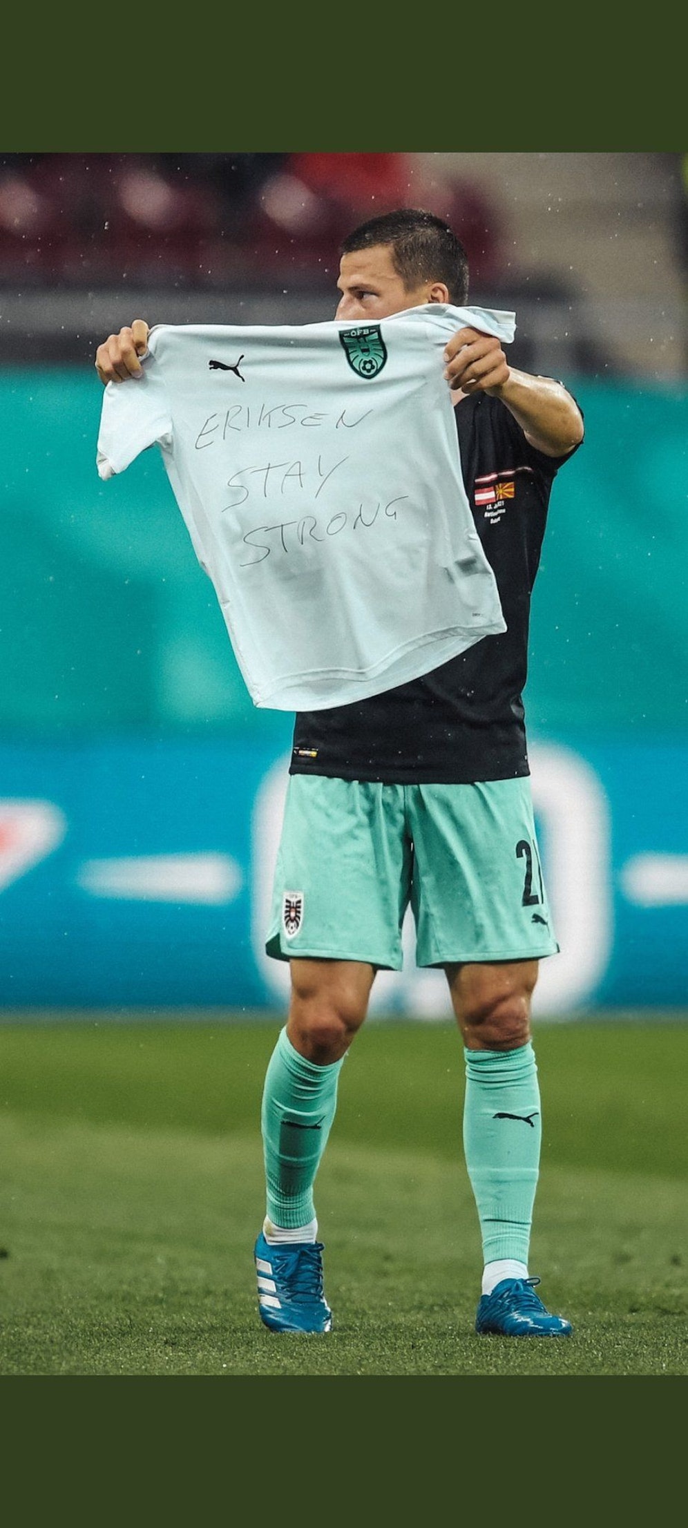 Stefan Lainer mit der Botschaft an Dänen-Star Christian Eriksen.&nbsp;