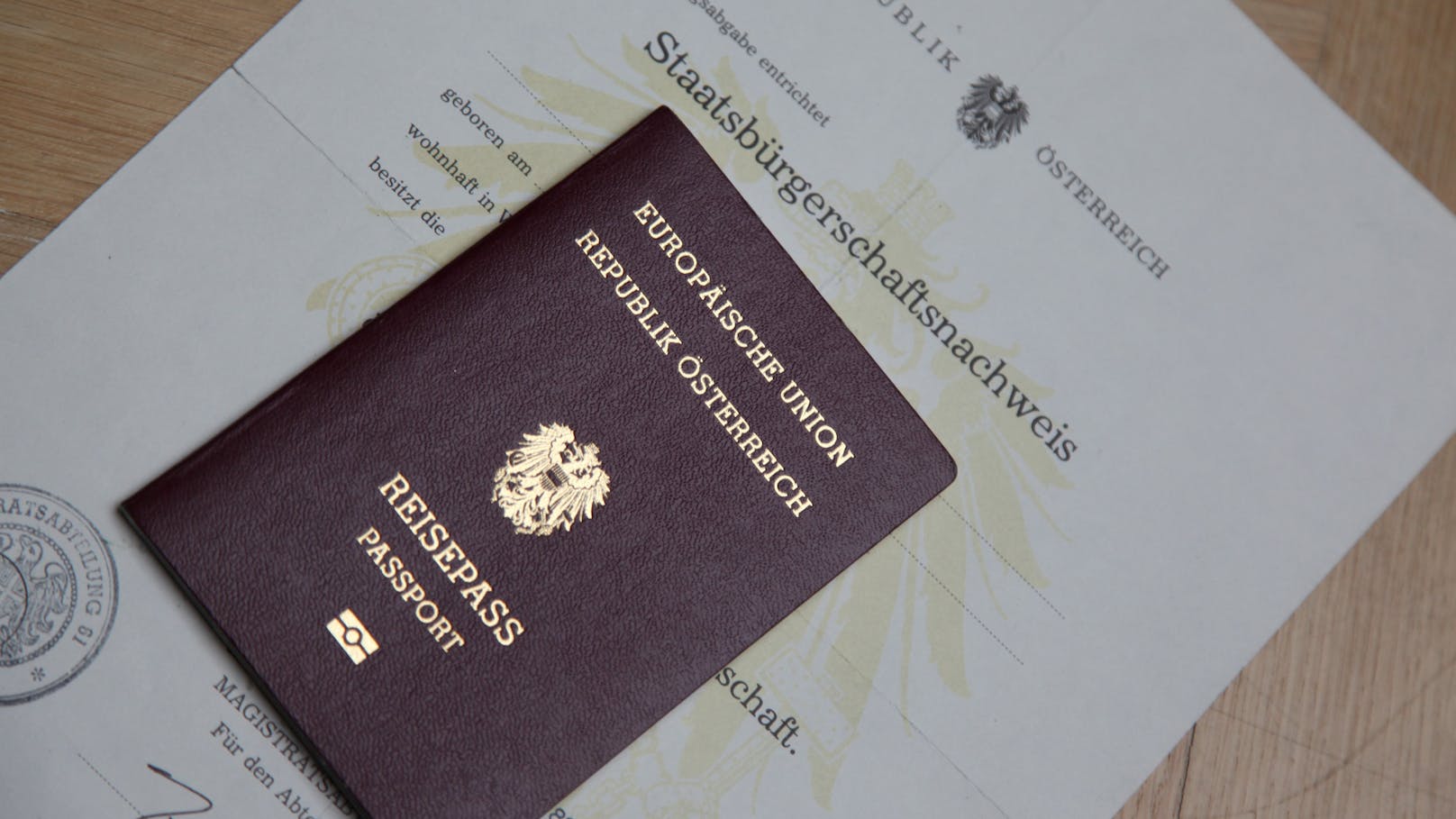 Ein begehrtes Dokument: Die österreichische Staatsbürgerschaft