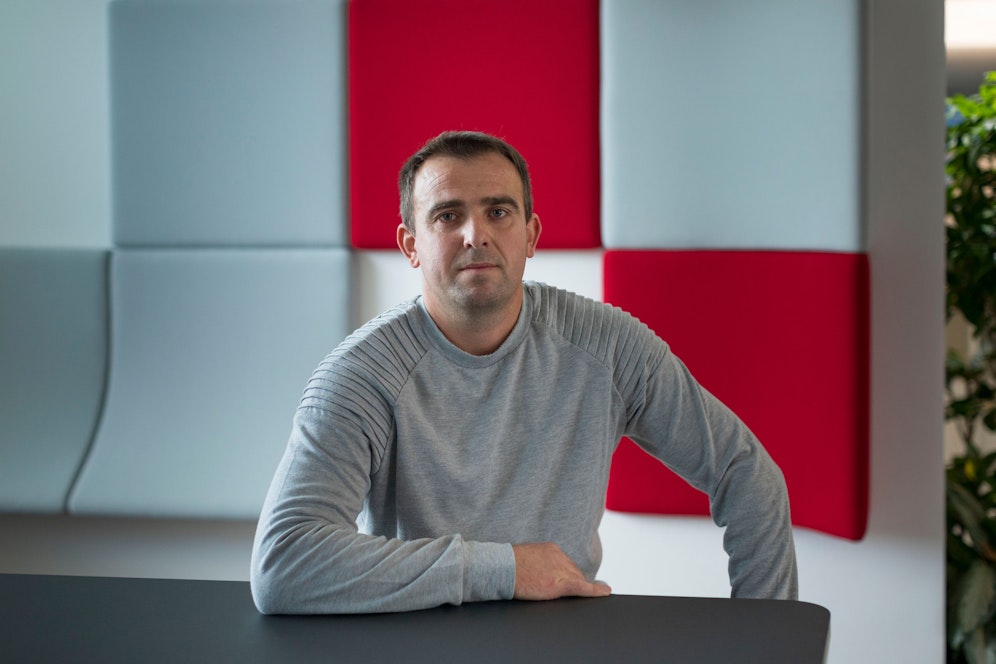 Edin A. ging gegen Chef vor Gericht, bekam nun recht,