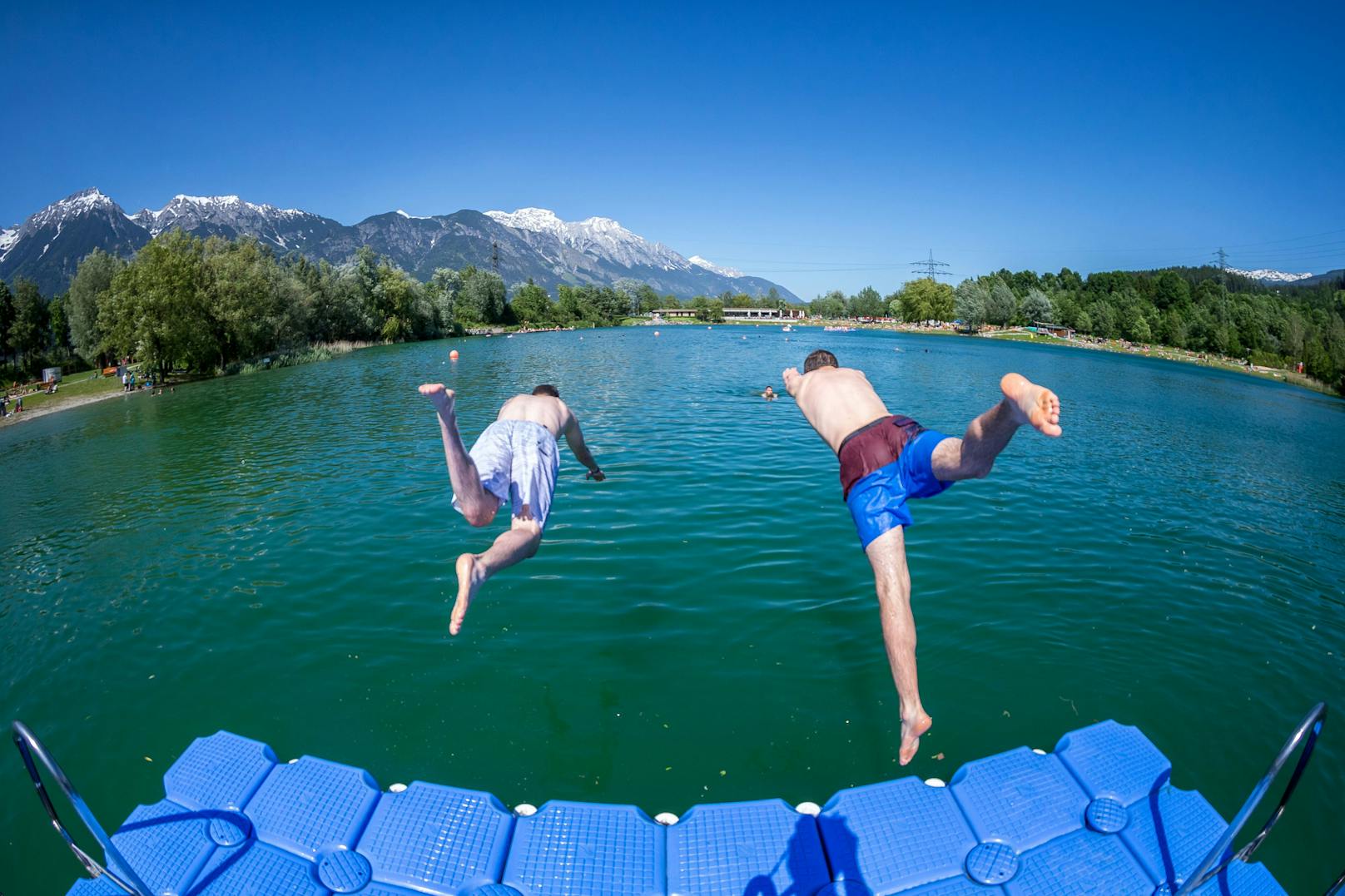Badewetter in Österreich: Am Freitag trieben fast 33 Grad die Österreicher ins Wasser.