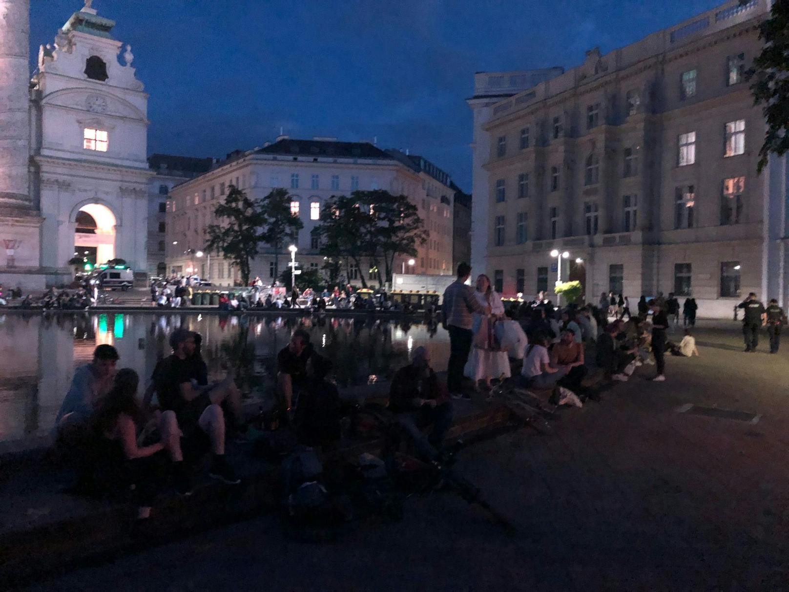 Am Wochenende trafen sich wieder viele junge Leute am Karlsplatz in Wien.&nbsp;