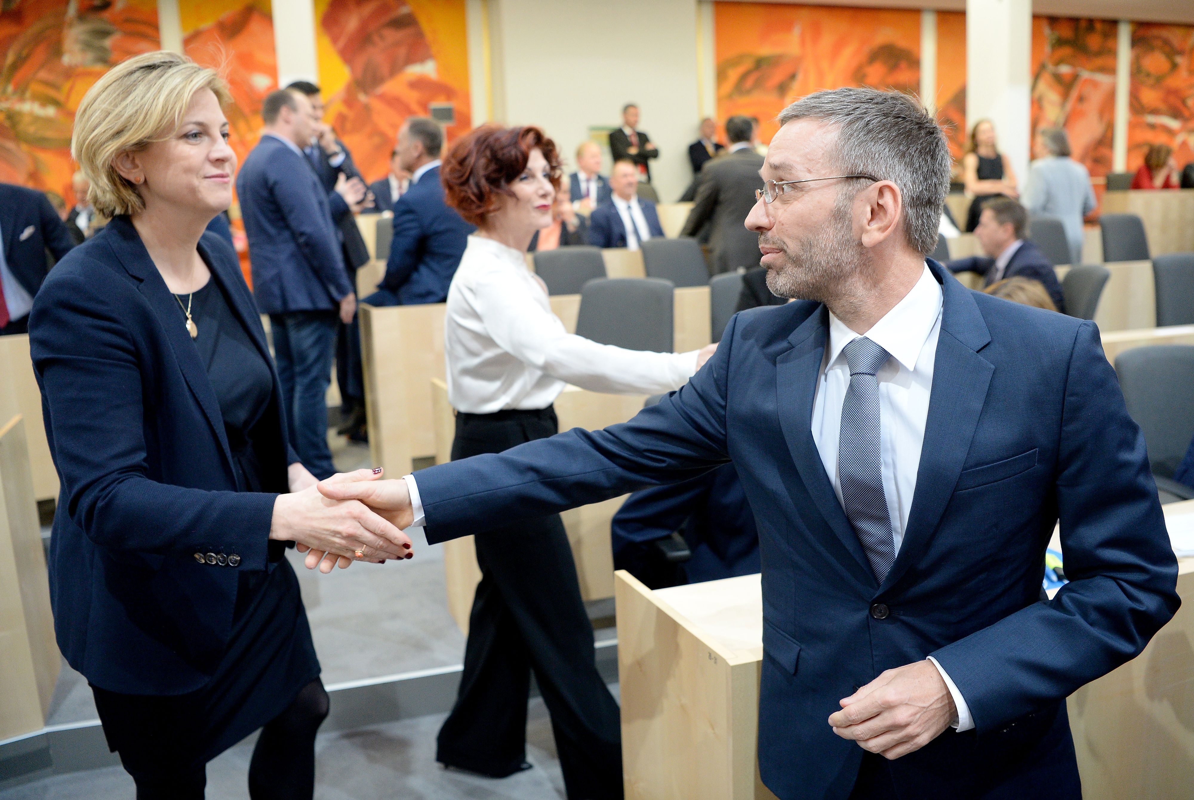 Beate Meinl-Reisinger bezeichnete die Kickl-FPÖ als "Volksverräter". Für diesen Begriff entschuldigte sie sich.&nbsp;