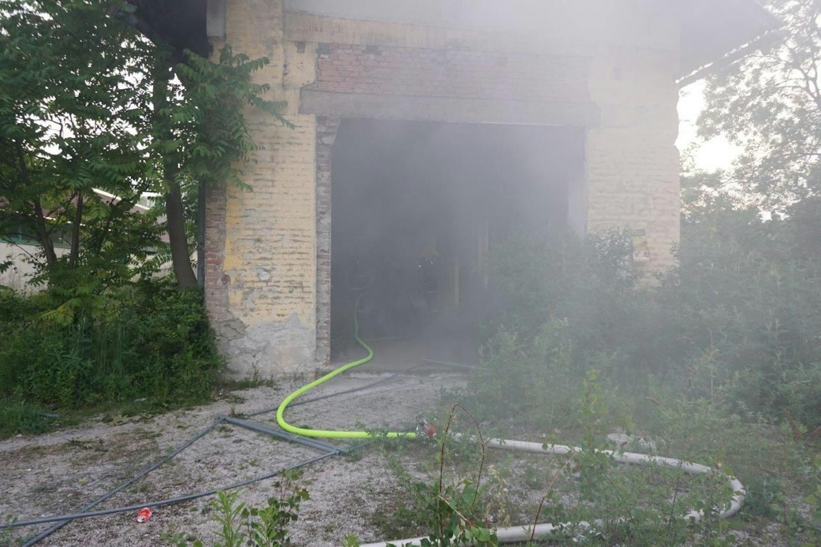 Brand im ehemaligen Lagerhaus in Neunkirchen.