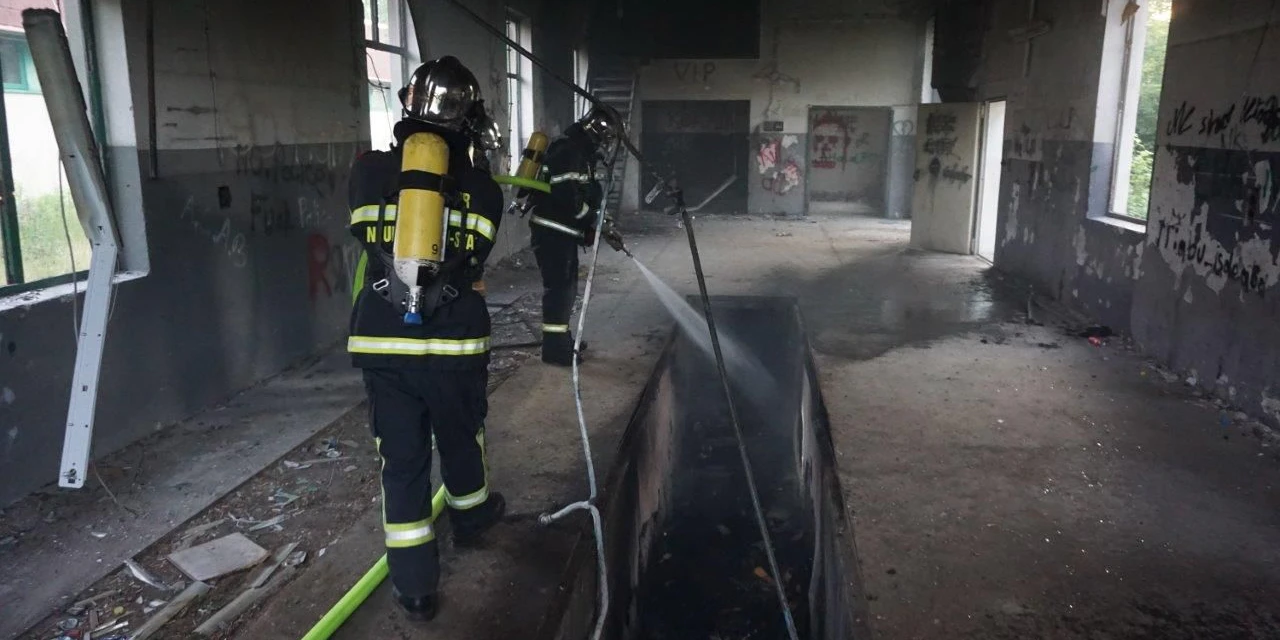 Brandstiftung? Feuer im alten Lagerhaus in Neunkirchen - Vimarsana News