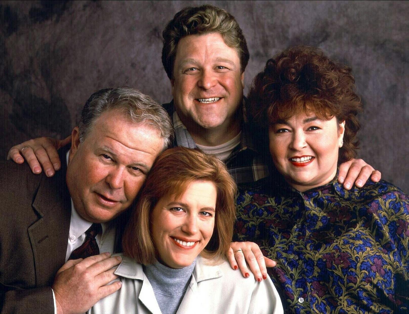 Ned Beatty an der Seite von John Goodman, Roseanne Barr und Natalie West in der TV-Serie "Roseanne" (1989-1994).