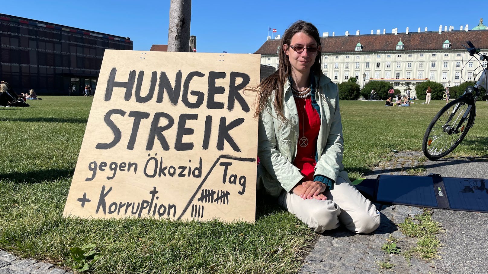 Martha (29) will mit einem Hungerstreik auf den Klimaschutz aufmerksam machen.