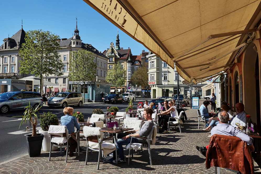 Vor einem Lokal in Klagenfurt flogen die Fäuste.