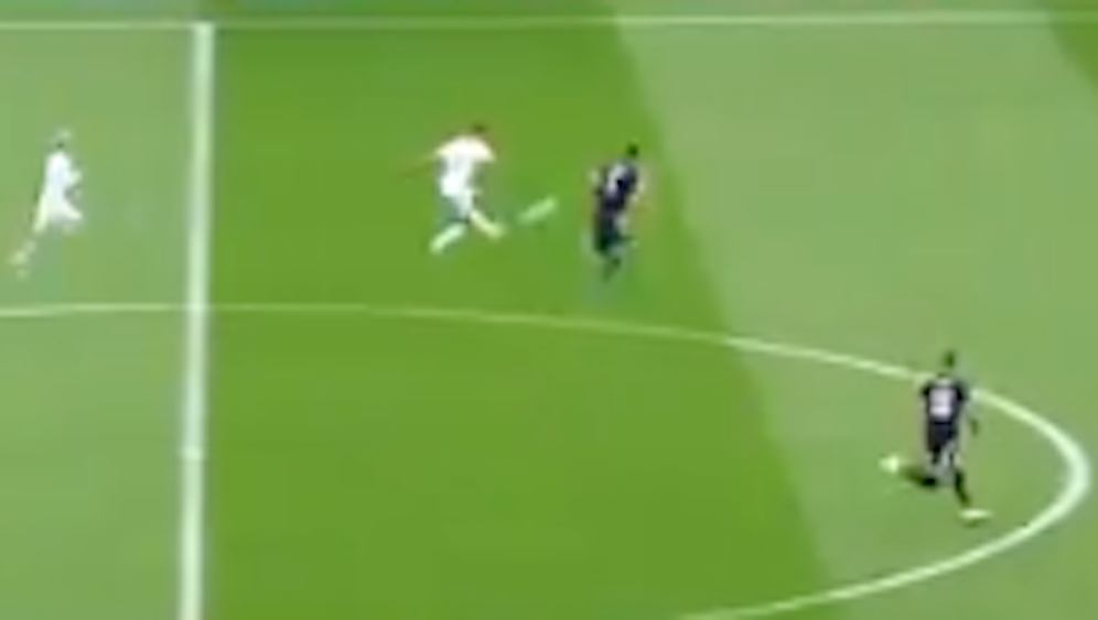 Schick zieht von der Mittellinie ab.