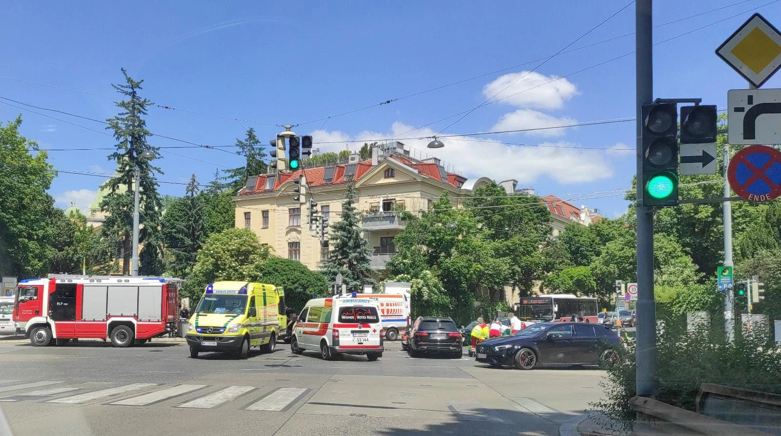 Die Rettung, das Rote Kreuz und das Grüne Kreuz waren vor Ort.