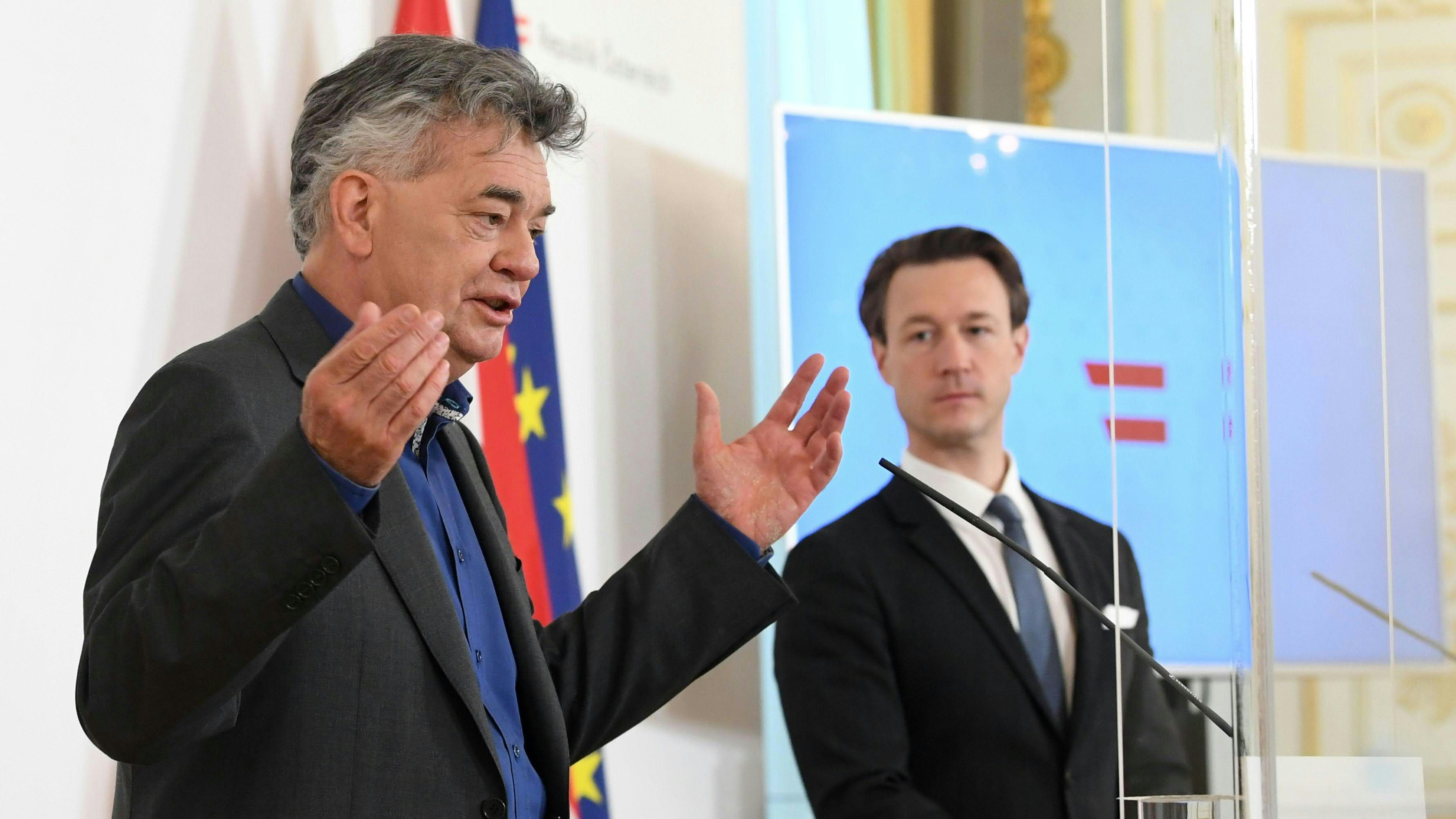 Vizekanzler <strong>Werner Kogler</strong> (Grüne) will "intuitiv" an der Testpflicht festhalten. (mit Finanzminister <strong>Gernot Blümel</strong> (ÖVP))