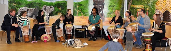 Paulos Worku (Mi.) beim Familienworkshop