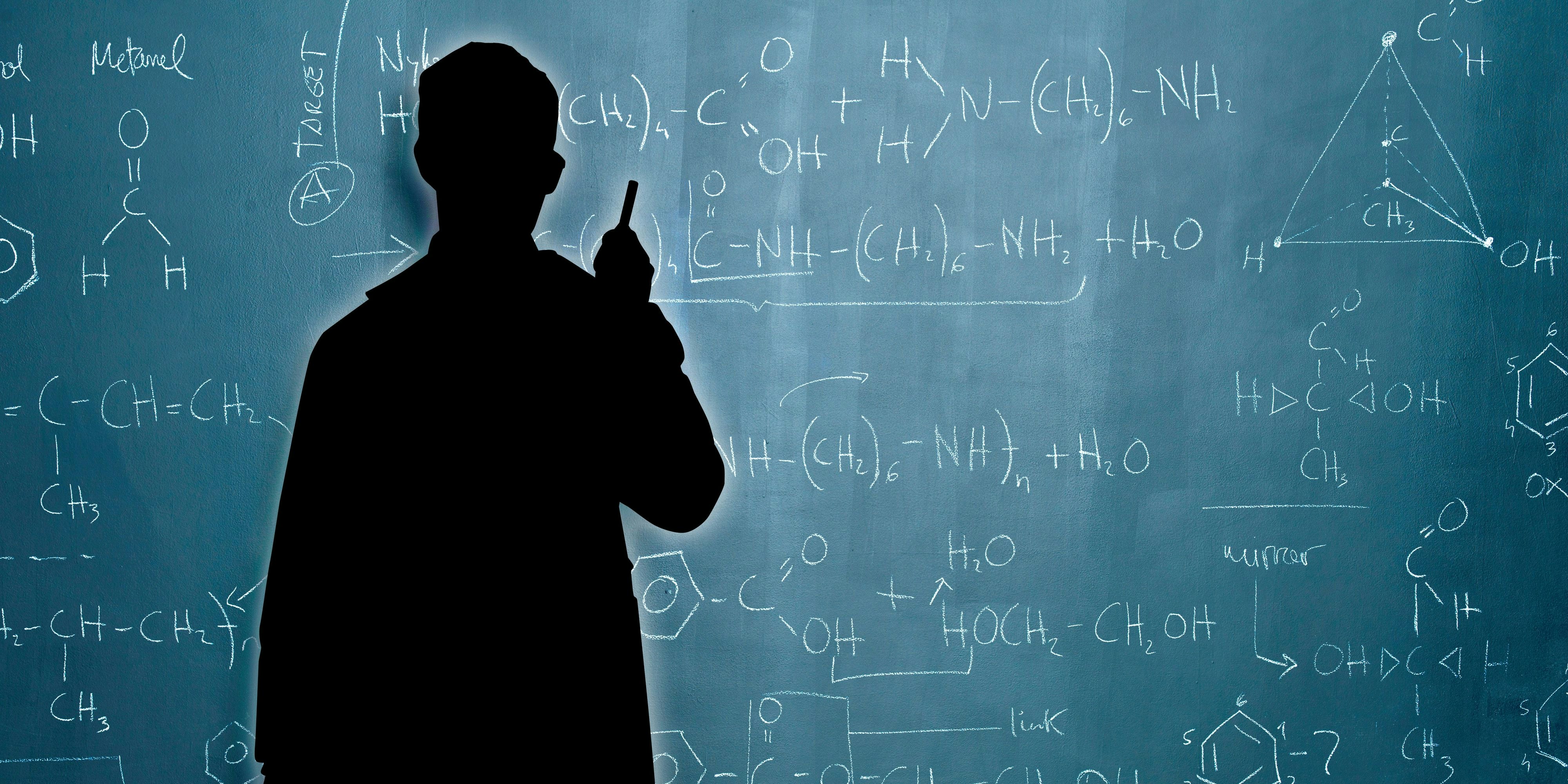 Ermittlungen gegen einen Lehrer in Kärnten wegen intimer Beziehung zu Schülerin (Symbolfoto)