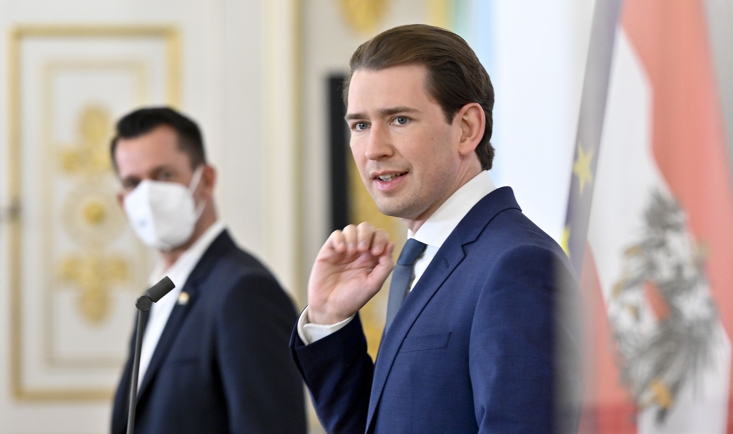 Bundeskanzler Sebastian Kurz (ÖVP) und Gesundheitsminister Wolfgang Mückstein (Grüne) bei einer Pressekonferenz..