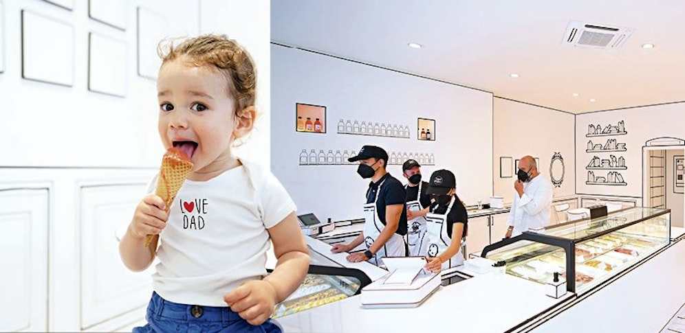 David (1) testete das neue Erdbeereis.