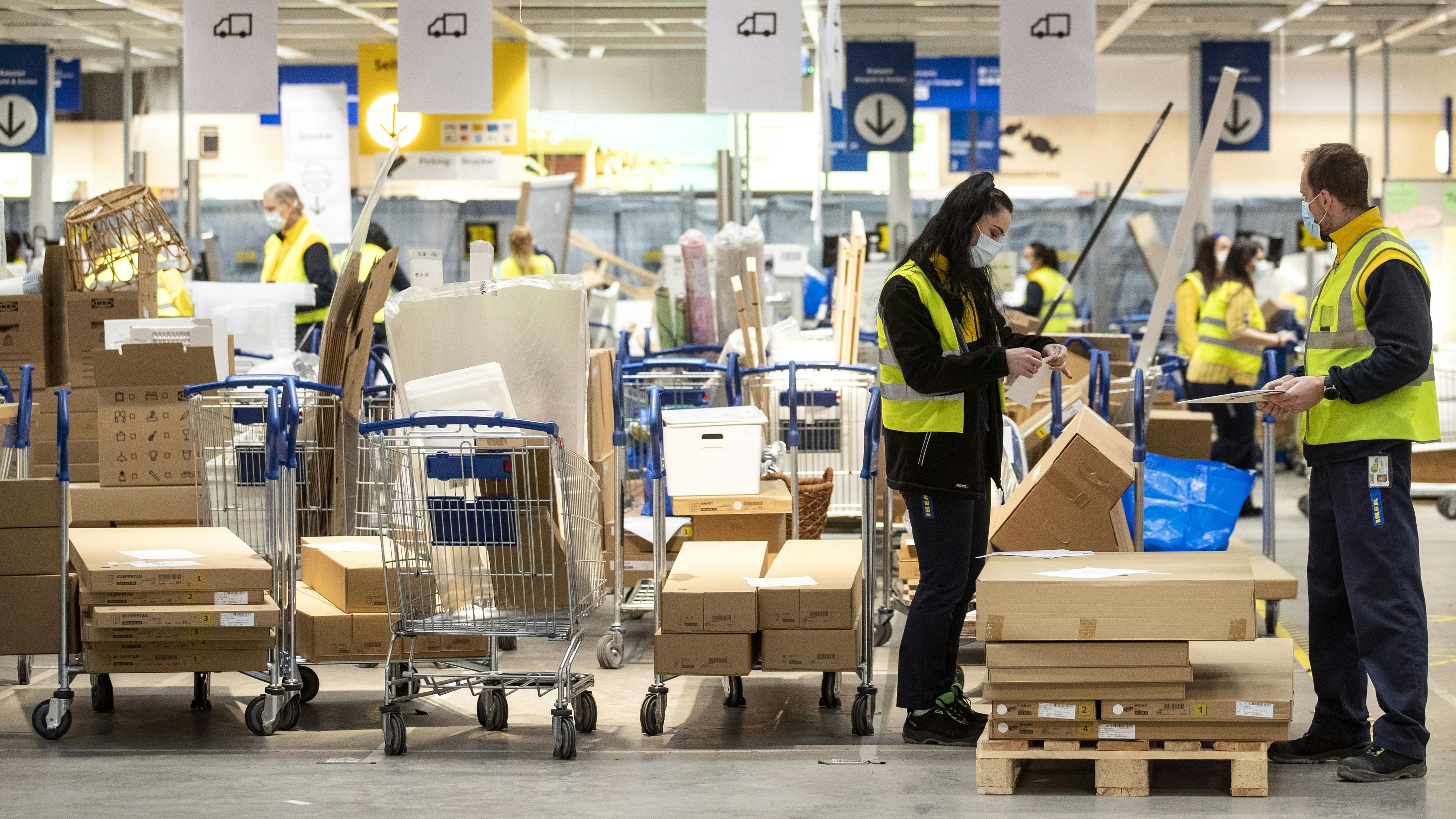 Weil Ikea in Frankreich hunderte Mitarbeiter über Jahre ausspionierte, hat ein Gericht den schwedischen Möbelkonzern wegen des "Sammelns persönlicher Daten mit betrügerischen Mitteln" schuldig gesprochen.