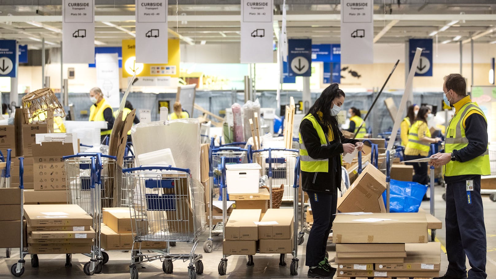 Weil Ikea in Frankreich hunderte Mitarbeiter über Jahre ausspionierte, hat ein Gericht den schwedischen Möbelkonzern wegen des "Sammelns persönlicher Daten mit betrügerischen Mitteln" schuldig gesprochen.