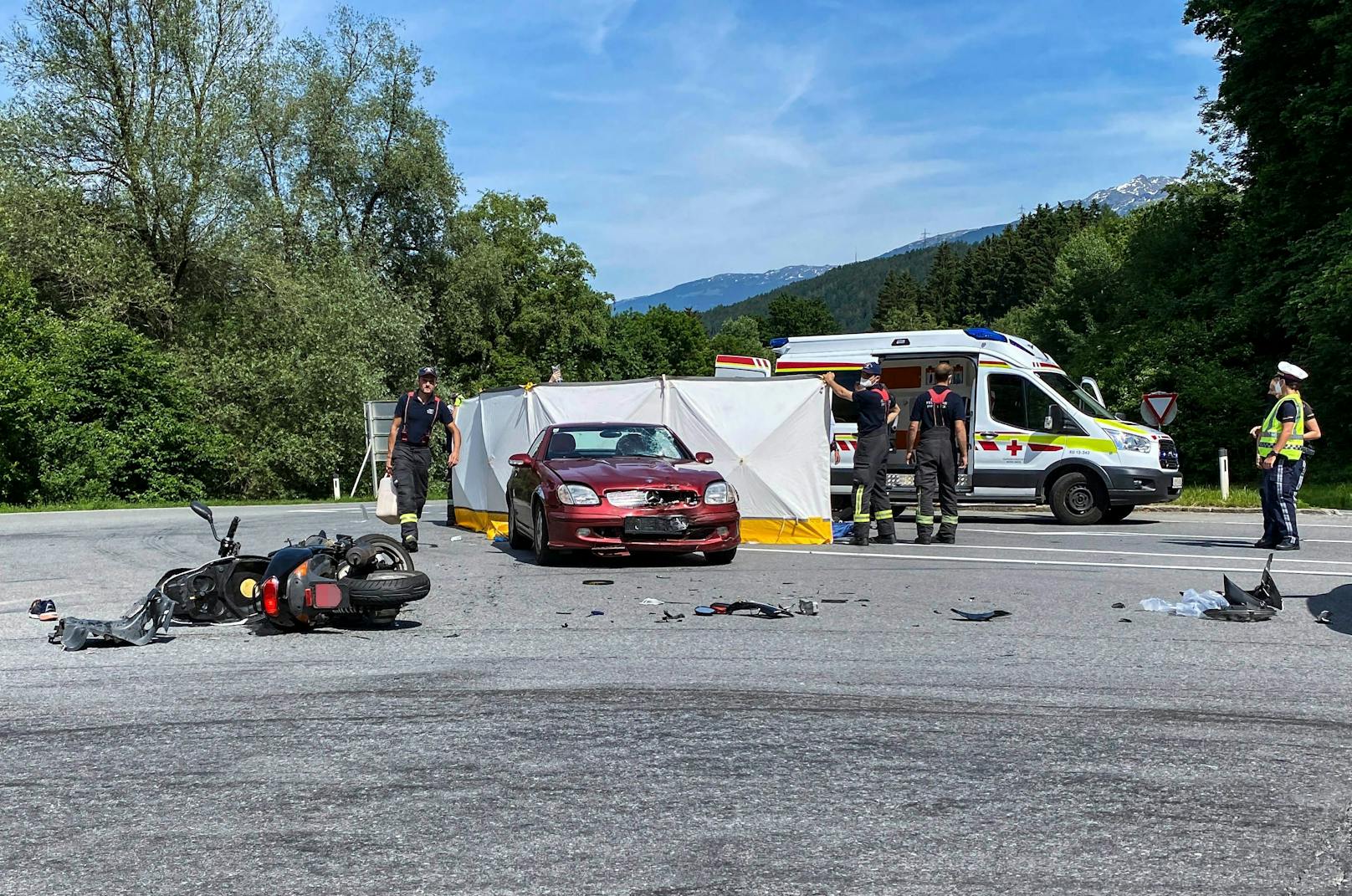 Tödlicher Frontalunfall am Dienstag auf der Völser Landesstraße Abzweigung Götzner Auffahrt in Innsbruck.