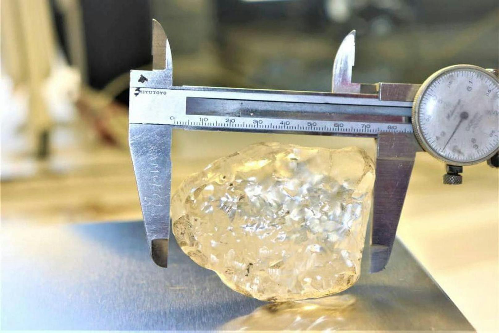 Bereits im Juni war in einer anderen Mine ein 73 mal 52 mal 27 Millimeter grosser Diamant gefunden worden.