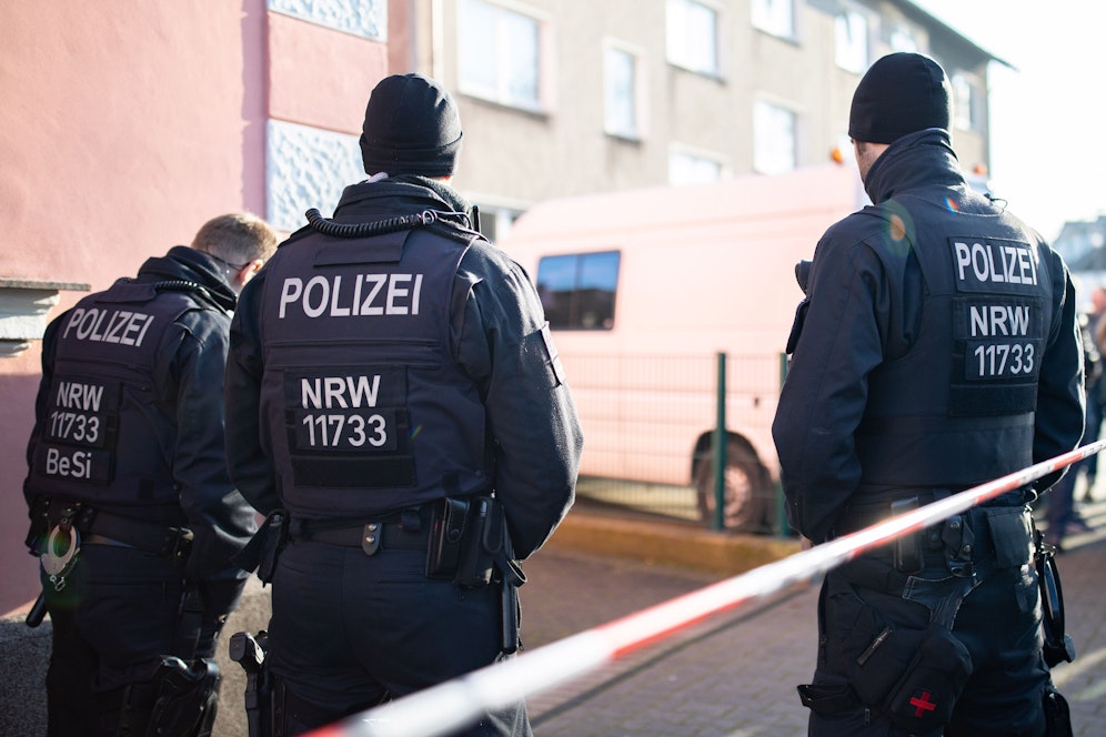 Das SEK ist vor Ort. Symbolbild