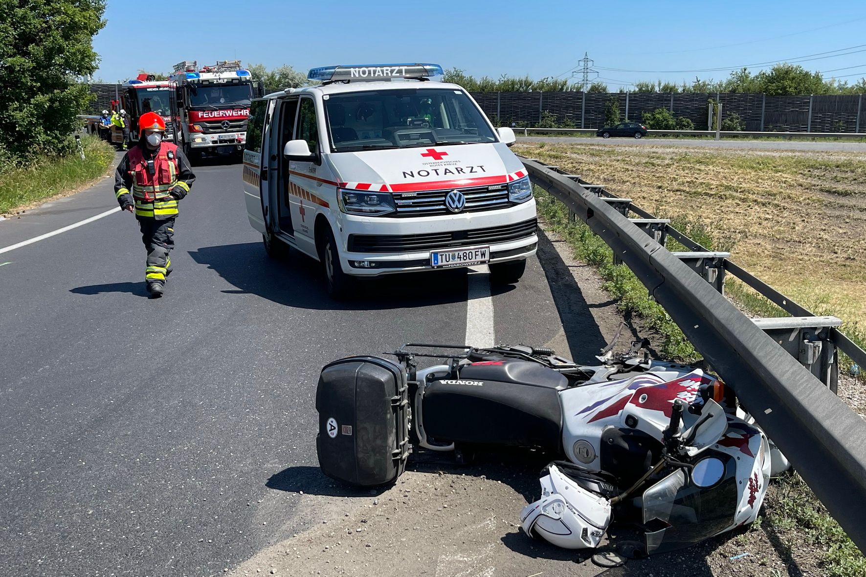 Am Mittwoch verlor ein Biker (50) in Wr. Neudorf die Kontrolle über sein Motorrad und starb noch an der Unglücksstelle.