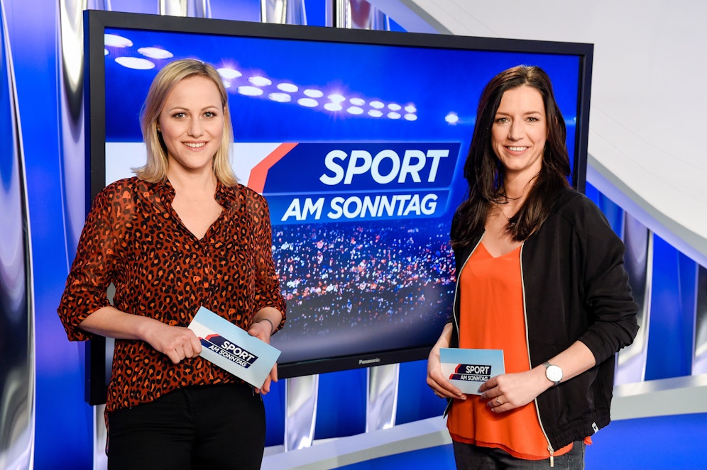 Tiroler Sportmoderator Othmar Peer kann Fußball-Kommentatorinnen wie Alina Zellhofer oder Karoline Zobernig (v.l.) nicht zuhören.