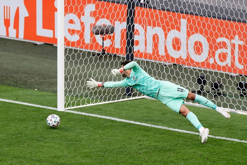 Daniel Bachmann: Beim Elfmeter-Gegentor war der Watford-Goalie fast dran, zeigte eine Top-Parade gegen De Vrij. Beim 2:0 der Holländer machtlos.