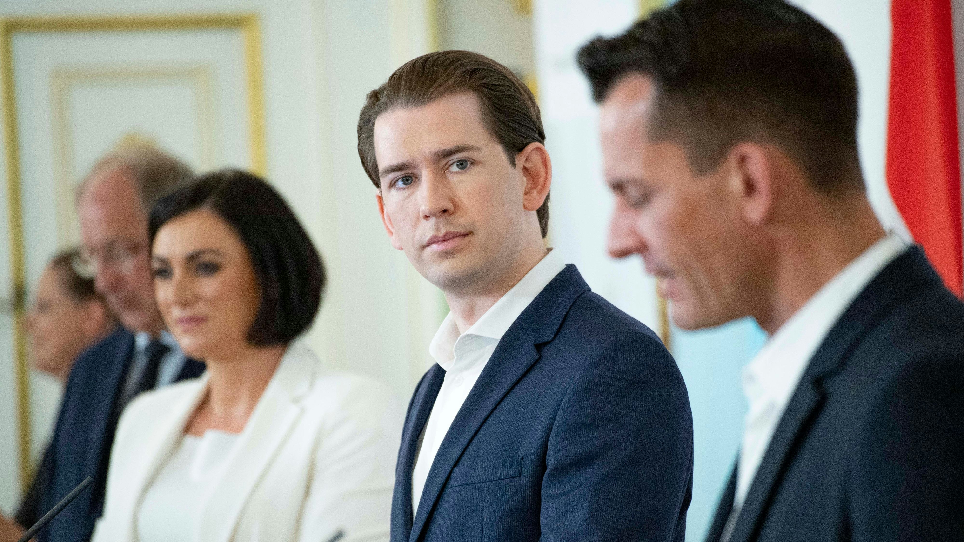 Neue Lockerungen für den Sommer kommen: Bundeskanzler <strong>Sebastian Kurz</strong> (ÖVP), Gesundheitsminister <strong>Wolfgang Mückstein</strong> (Grüne), Tourismusministerin <strong>Elisabeth Köstinger</strong> (ÖVP), Staatssekretärin Andrea Mayer und Prof. <strong>Oswald Wagner</strong>, Vizerektor der Med.Uni Wien. Wien.