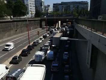 Stau auf der Wiener Tangente in Richtung Kagran