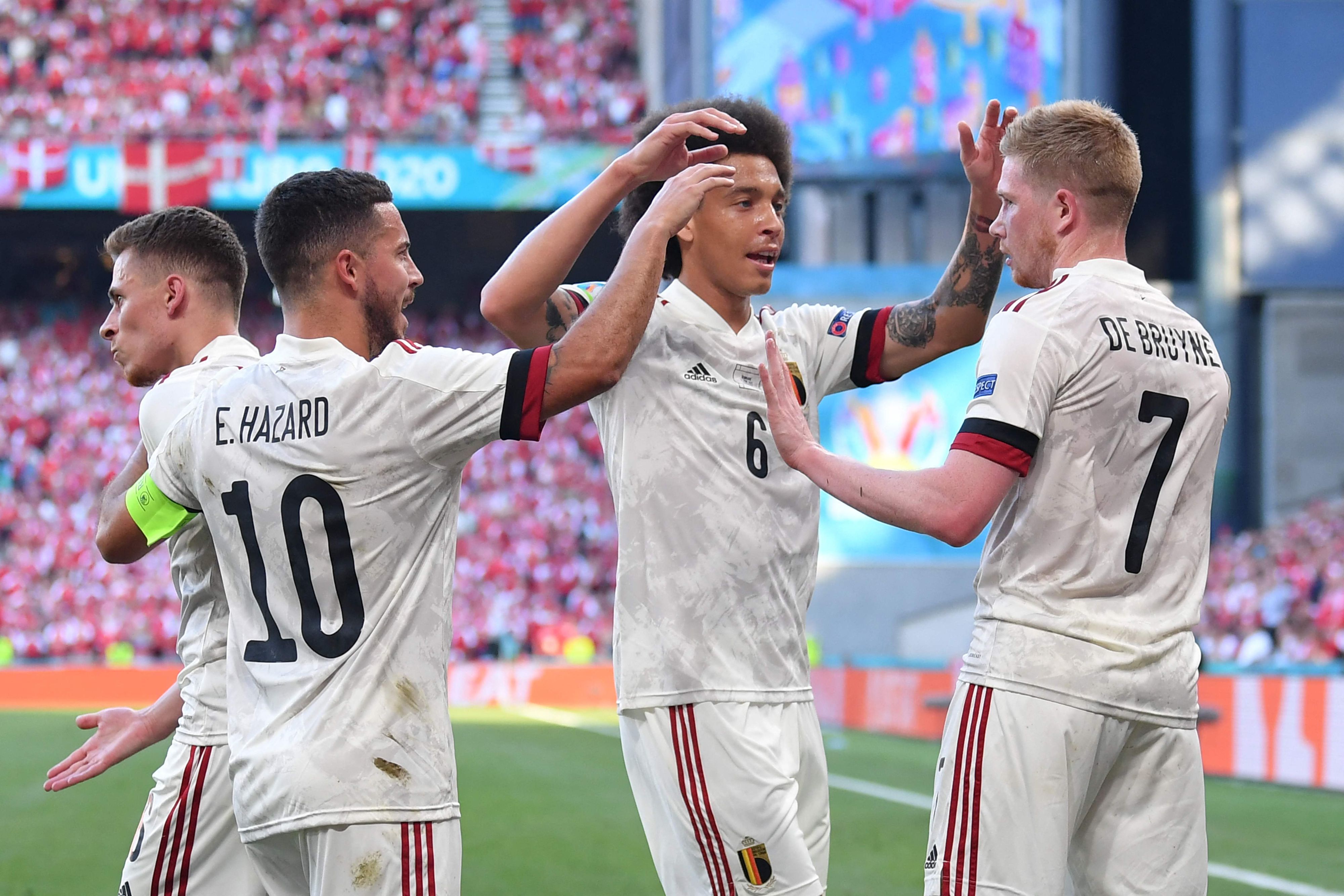 Die Belgier schlagen Dänemark. 