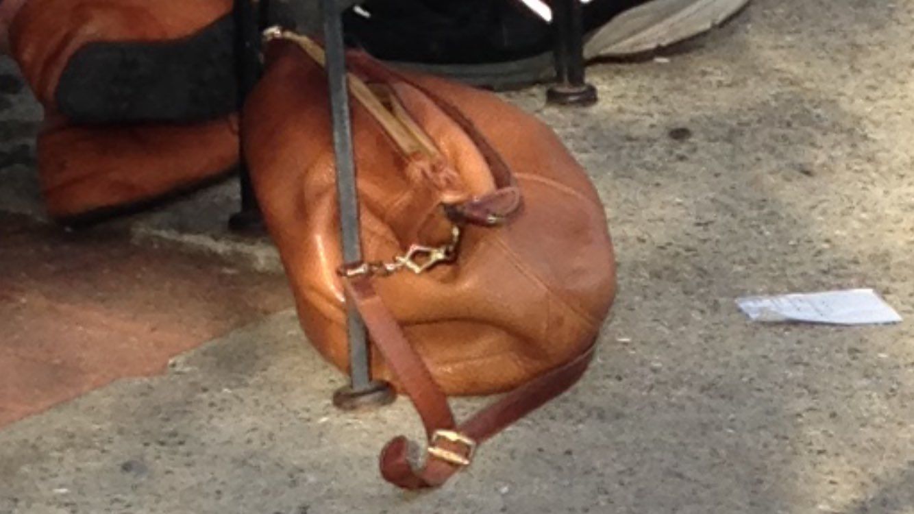 Die Farbe stimmt - aber sonst? Was meint ihr? 