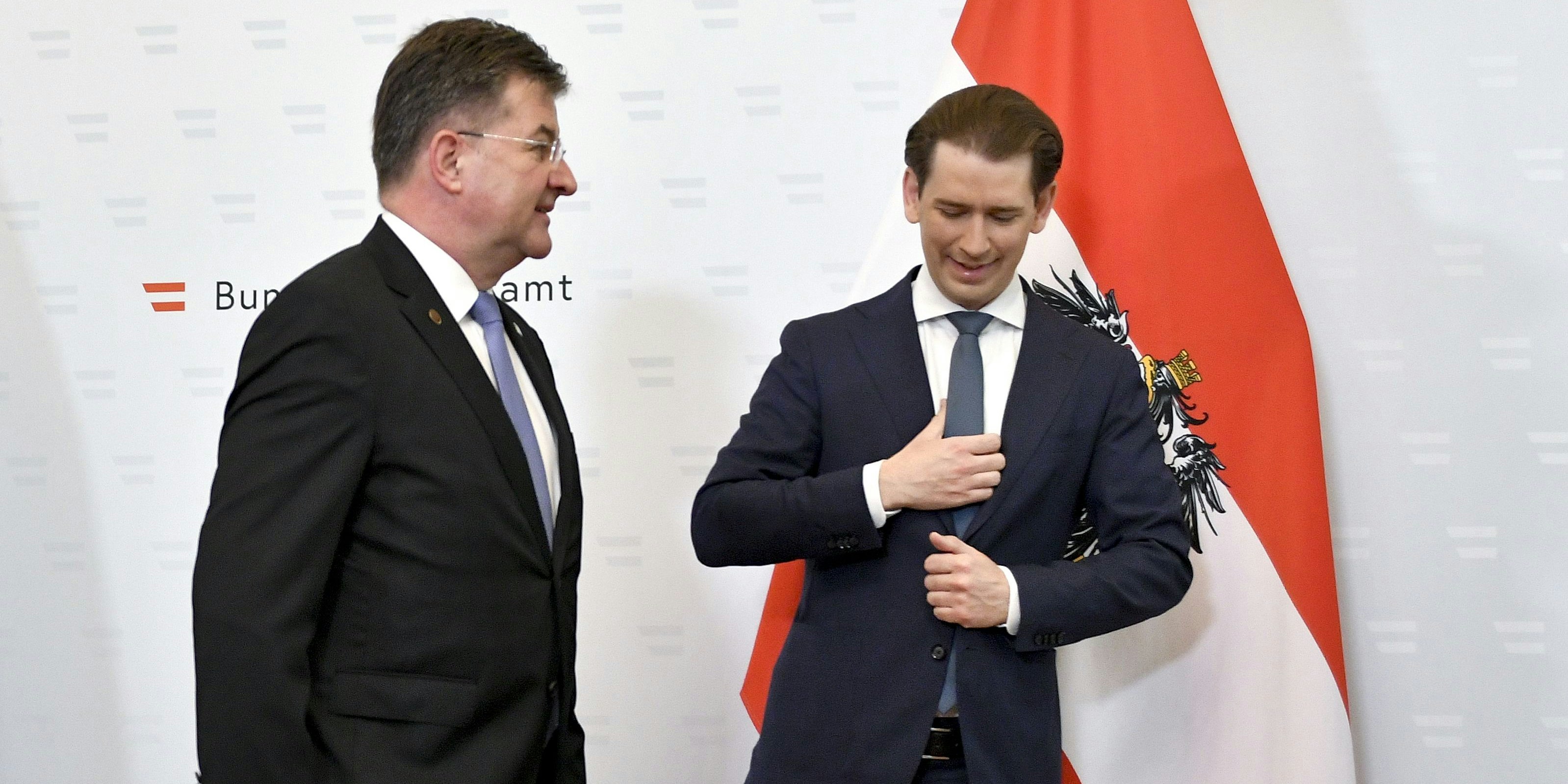 Der EU-Sonderbeauftragte Miroslav Lajcak (L) und Österreichs Bundeskanzler Sebastian Kurz (ÖVP) am Freitag im Rahmen der Westbalkankonferenz in Wien
