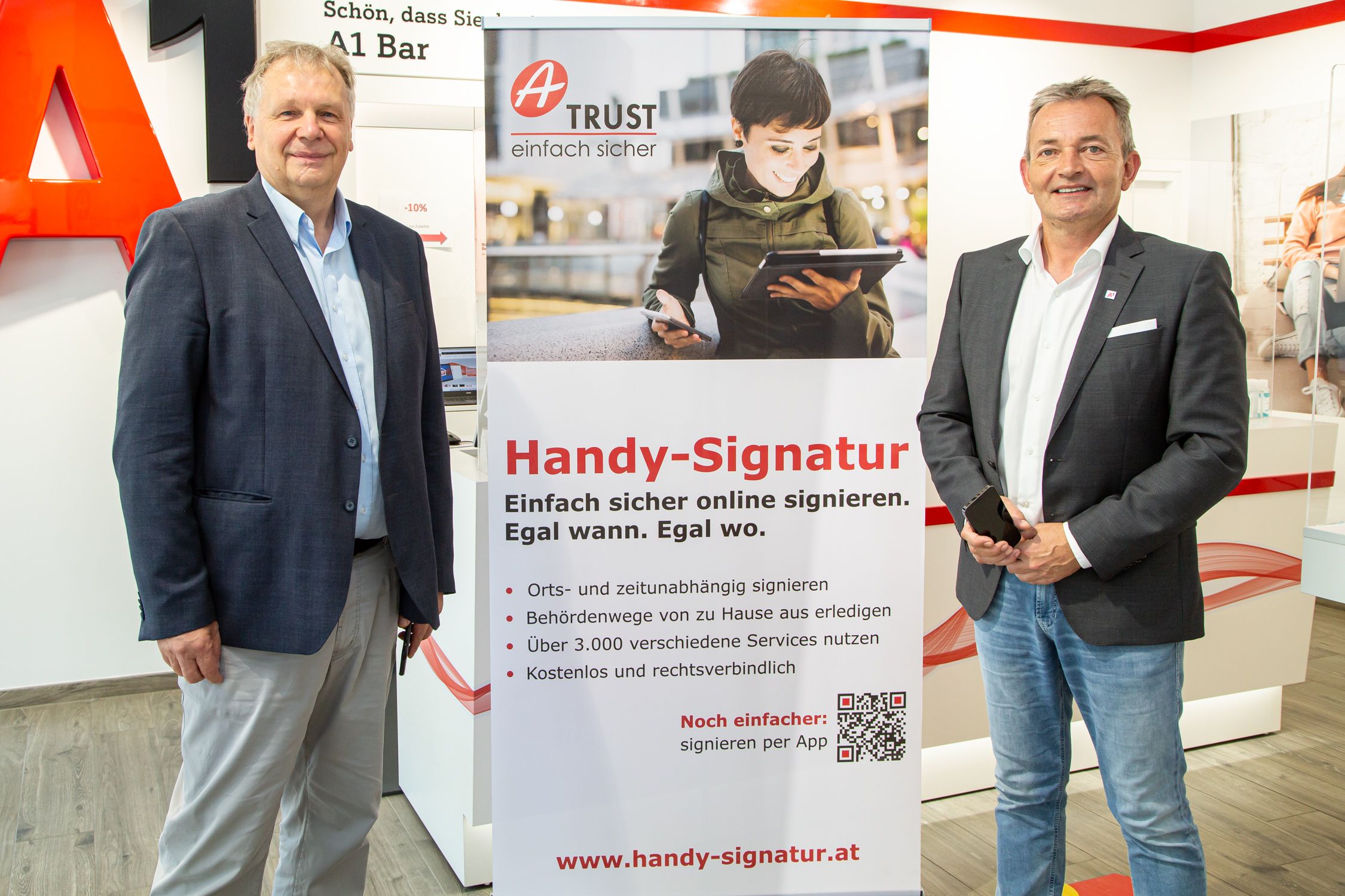 Handysignatur in A1 Shops aktivierbar: Michael Butz, Geschäftsführer A-Trust; Marcus Grausam, A1 CEO.