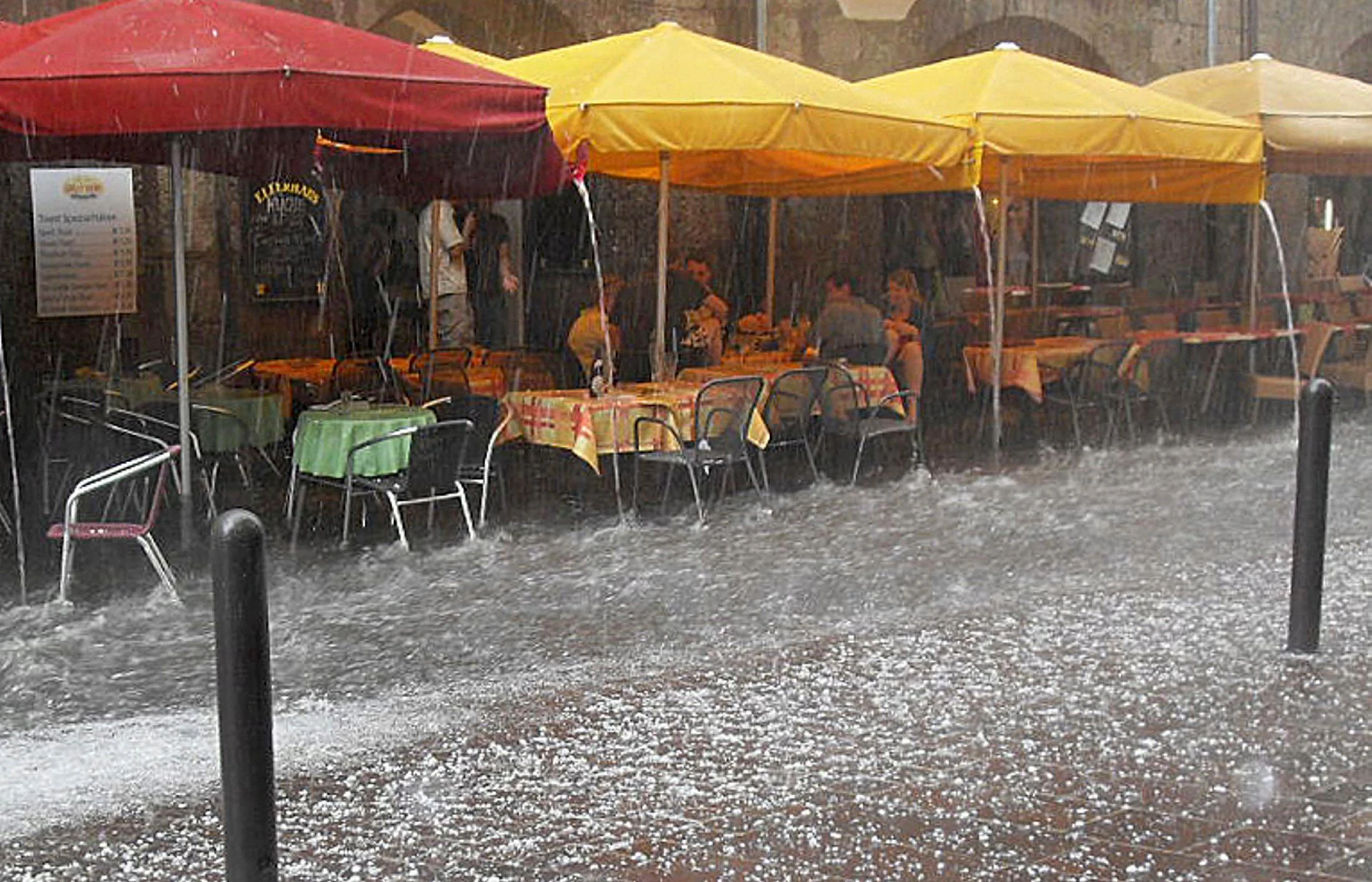 Starke Unwetter könnten auf den Westen Österreichs zukommen.